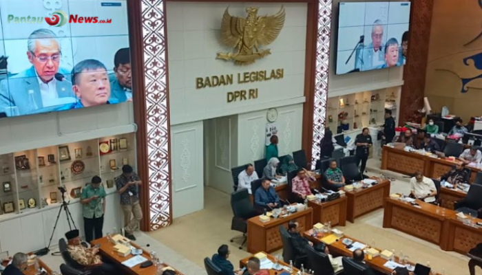 DPR Lanjutkan Pembahasan Revisi UU Pilkada yang Akali Putusan MK