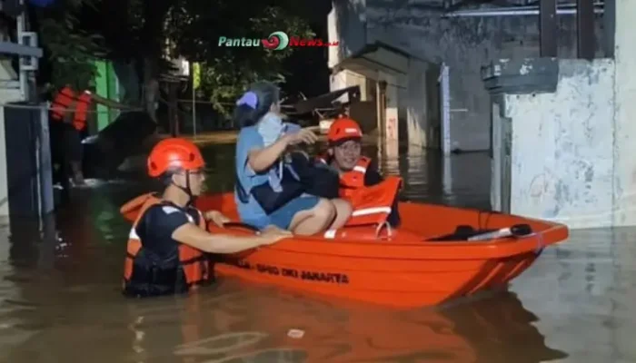 Banjir Landa Jakarta, Ribuan Warga Terpaksa Mengungsi