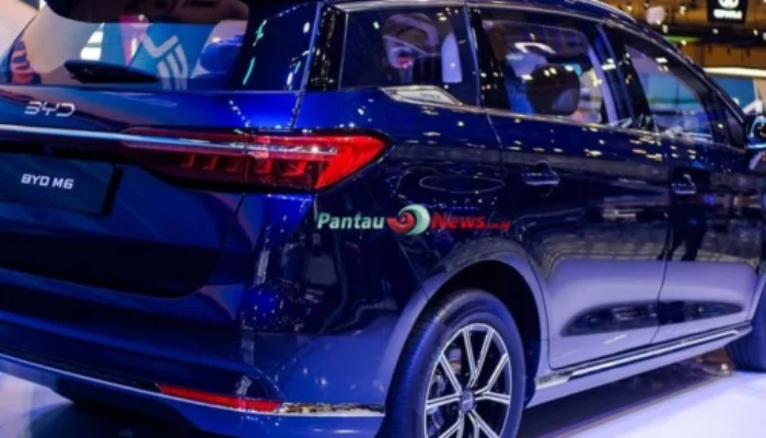 BYD M6 Jadi Mobil Listrik Terlaris 2025, Ini Faktanya!