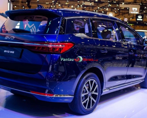 BYD M6 Jadi Mobil Listrik Terlaris 2025, Ini Faktanya!