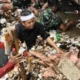 Dedi Mulyadi Turun Tangan Bersihkan Sampah Banjir di Pelabuhan Ratu