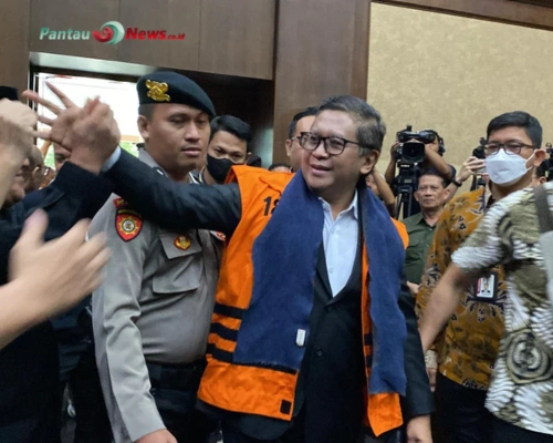 Sidang Perdana! KPK Dakwa Hasto Kristiyanto