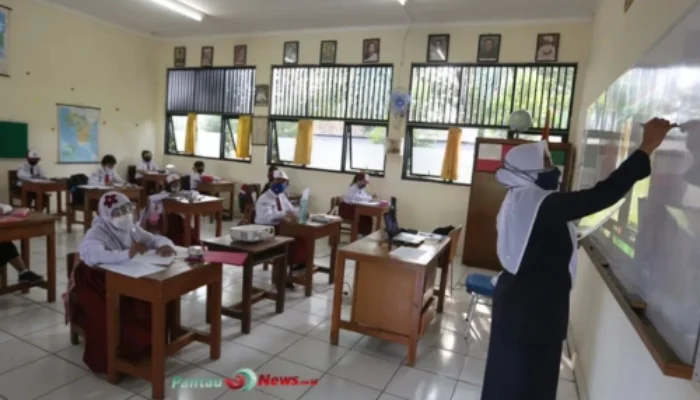 DPR Usul Sekolah Swasta Premium Tak Masuk Program Gratis!