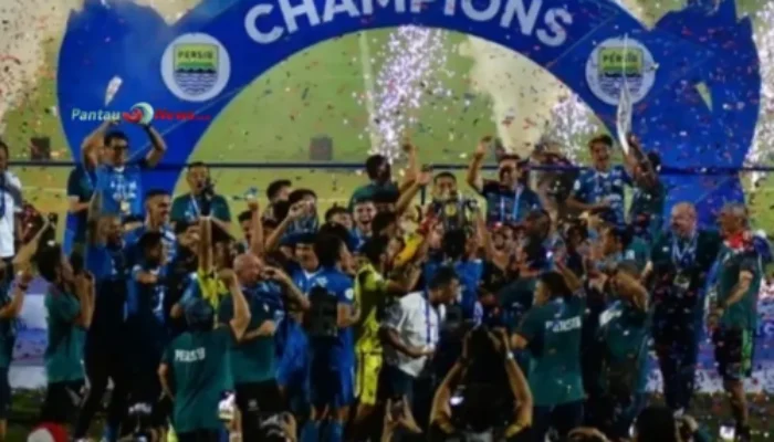 Persib Bandung Juara Liga 1 2024/2025! Euforia Bobotoh Pecah di Seluruh Tanah Air!