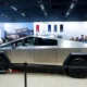 Tesla Cybertruck Nyangkut, Penjualan Hancur Walau Diskon Gede!