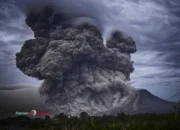 Gunung Raung Erupsi, Kolom Abu Capai 1.200 Meter di Jawa Timur