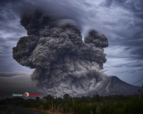 Gunung Raung Erupsi, Kolom Abu Capai 1.200 Meter di Jawa Timur