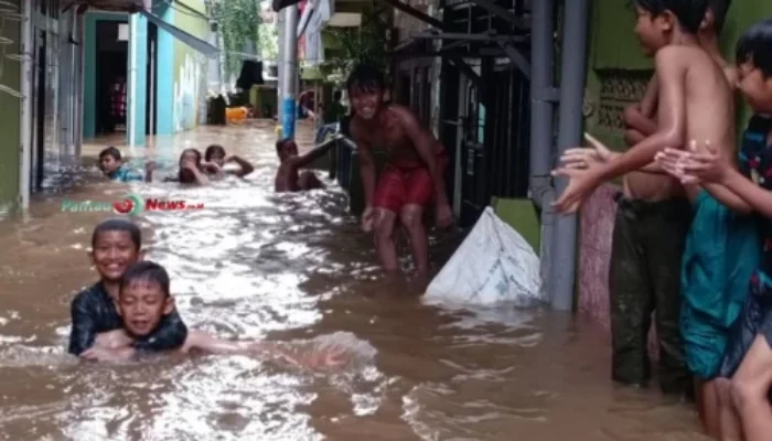 Banjir Rendam 51 RT di Jakarta, Ketinggian Air Capai 3 Meter