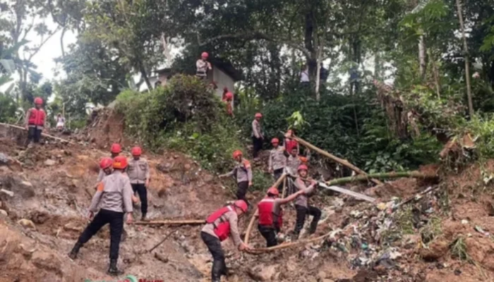 Longsor Terjang 35 Desa di Bogor, Tiga Tewas dan Satu Masih Hilang