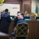 Tom Lembong Santai Makan Gula Rafinasi Saat Diperiksa Sebagai Terdakwa!