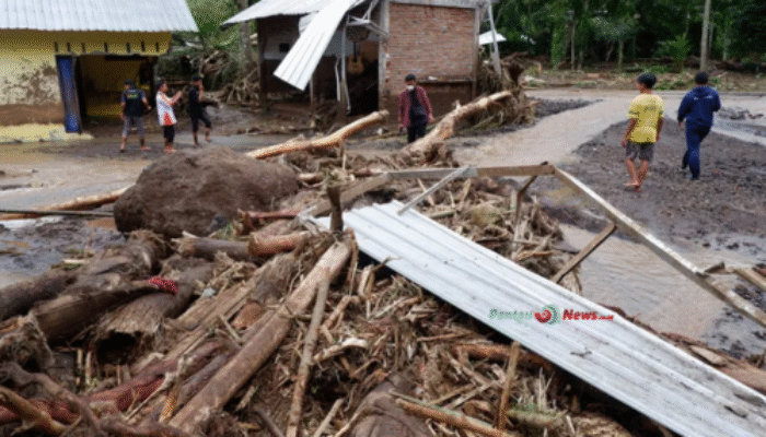 Banjir Bandang Landa Lombok: 3 Desa Terendam, Warga Mengungsi!