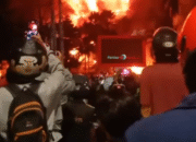 Kantor DPRD Makassar Dibakar Massa, 10 Mobil Hangus: 3 Orang Tewas!