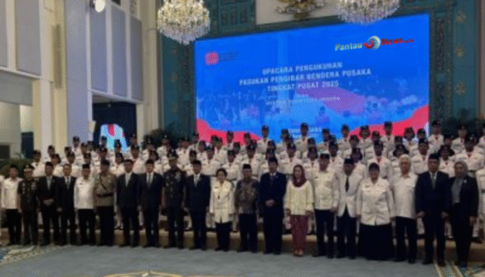 76 Paskibraka 2025 Resmi Dikukuhkan di Istana, Disaksikan Megawati!