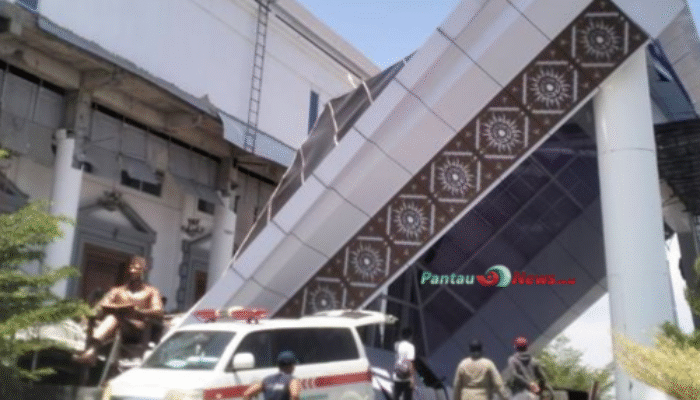 Tragedi Atap Gedung KPT Brebes Roboh: 3 Pekerja Luka