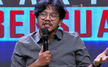 Ferry Irwandi Bongkar Dalang Demo Rusuh Bubarkan DPR Lewat Medsos