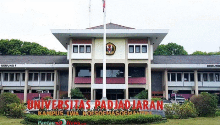 10 Fakultas Hukum Terbaik di Indonesia 2025: UI Puncak Daftar EduRank!